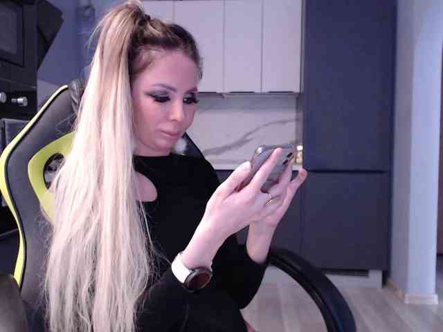 blondalina webcam
