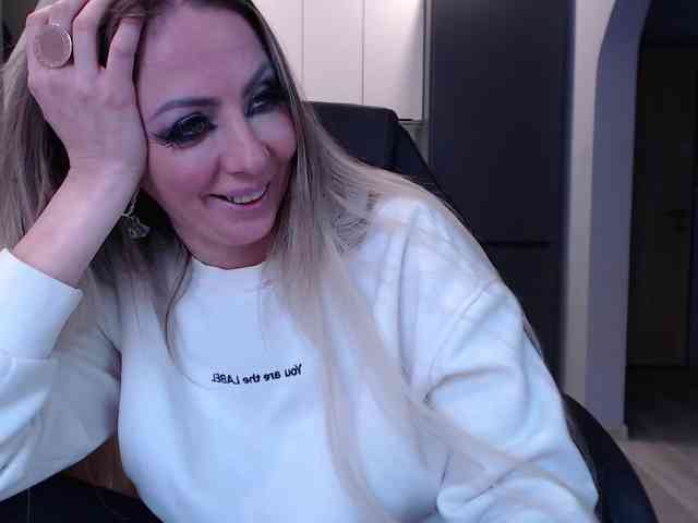 blondalina webcam