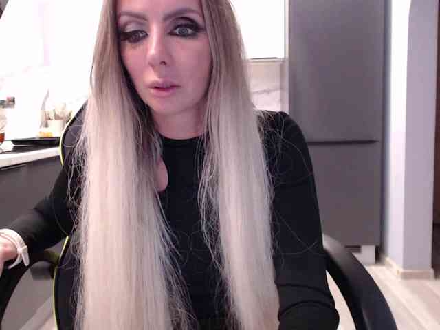 blondalina webcam
