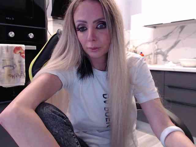 blondalina webcam