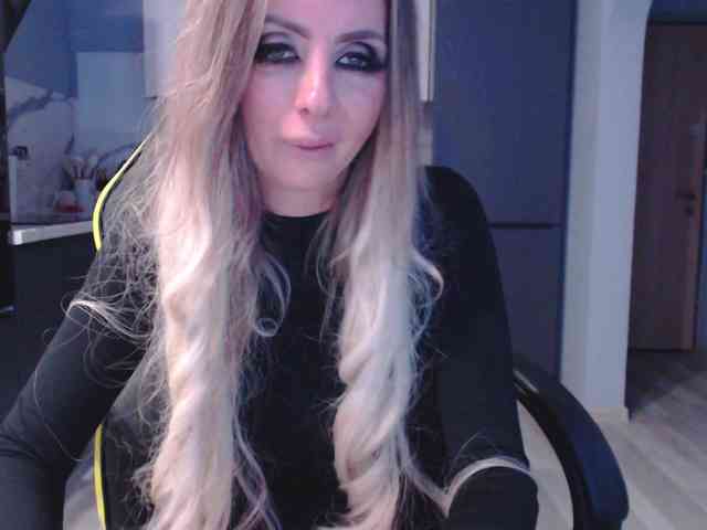 blondalina webcam