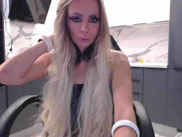 blondalina webcam