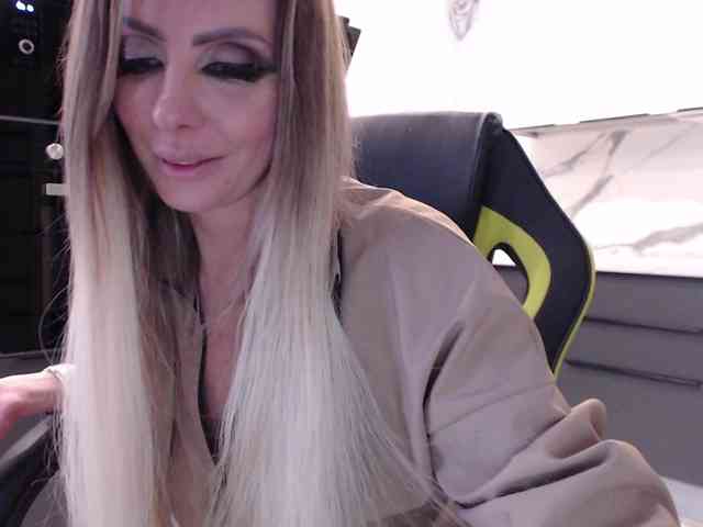 blondalina webcam