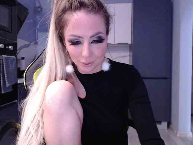 blondalina webcam