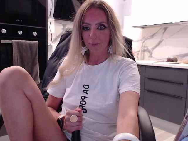blondalina webcam