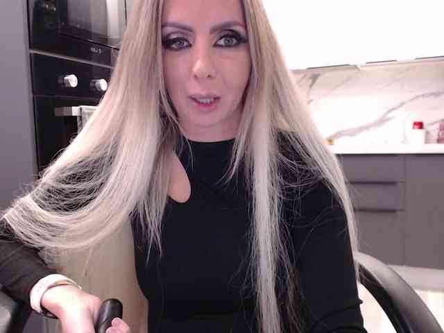 blondalina webcam