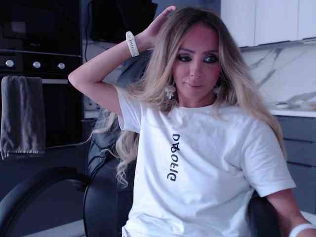 blondalina webcam
