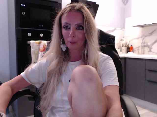 blondalina webcam