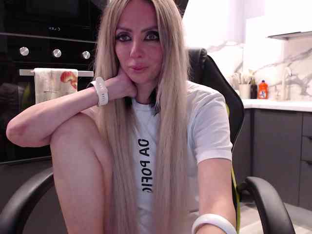 blondalina webcam