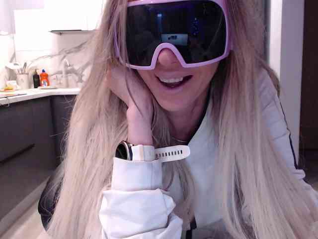 blondalina webcam