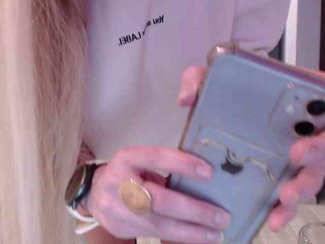 blondalina Live Webcam on BongaCams