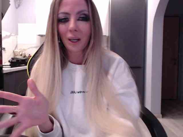 blondalina webcam