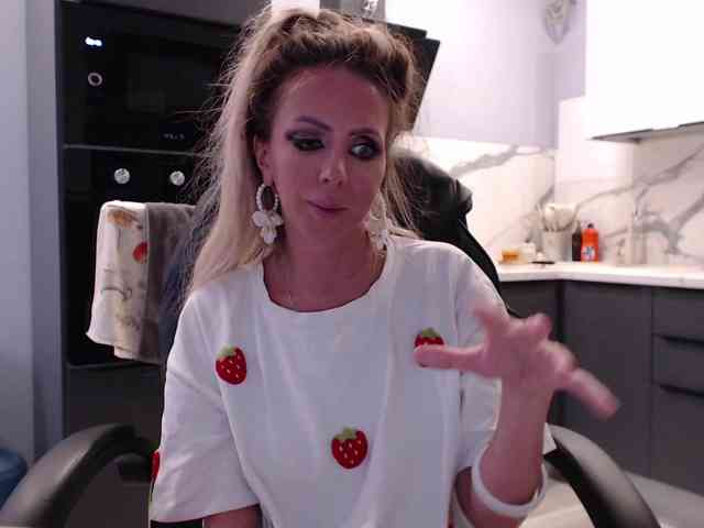 blondalina webcam