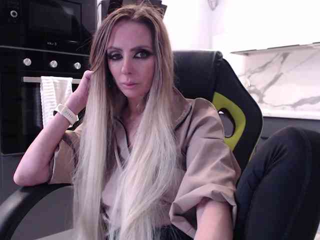 blondalina webcam