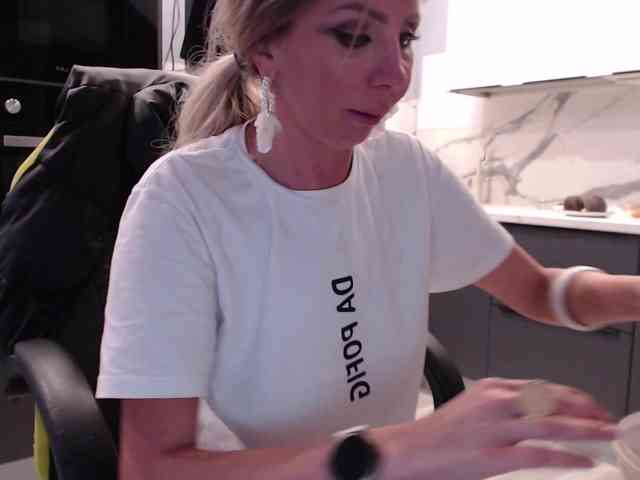 blondalina webcam