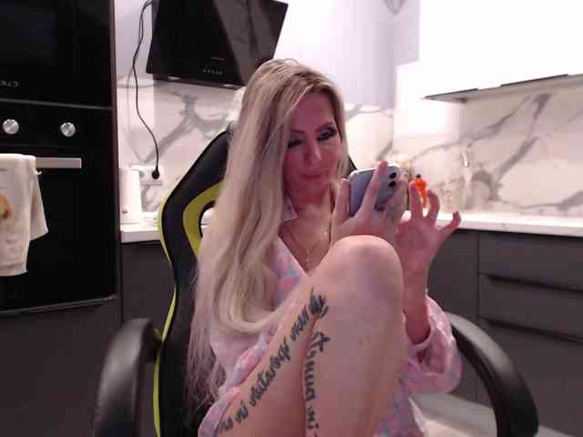 blondalina webcam