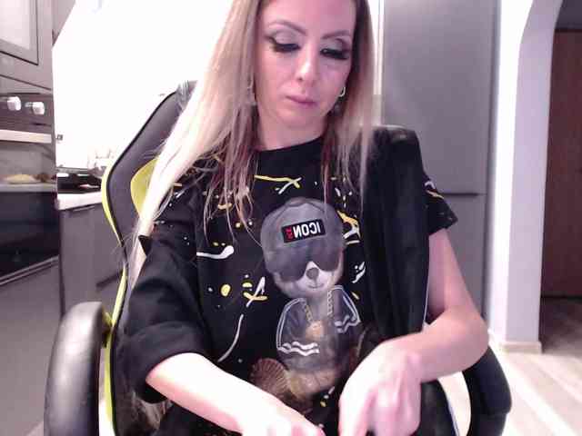 blondalina webcam