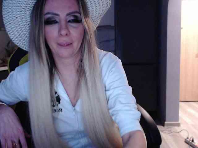 blondalina webcam
