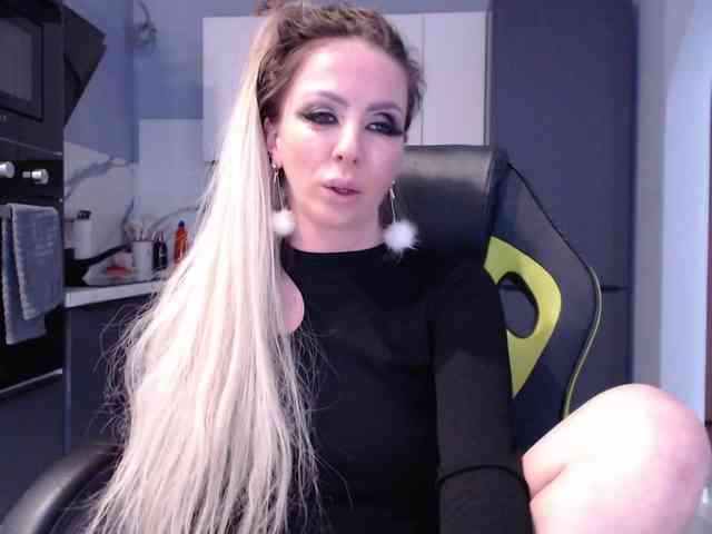 blondalina webcam