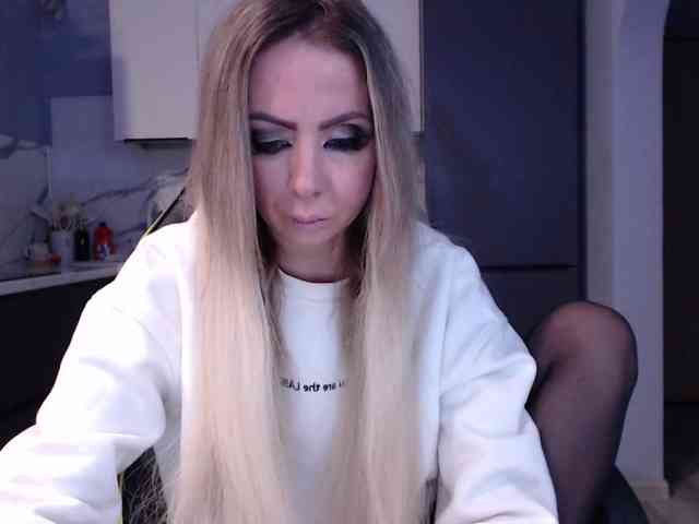 blondalina webcam
