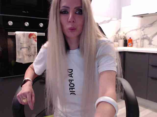 blondalina webcam