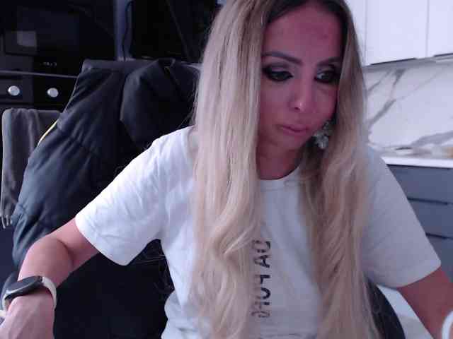 blondalina webcam