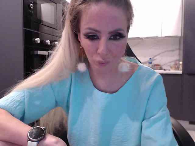 blondalina webcam