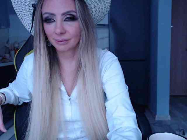 blondalina webcam