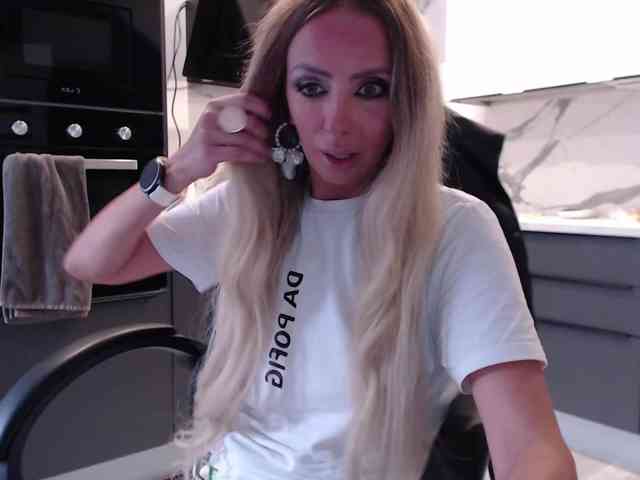 blondalina webcam