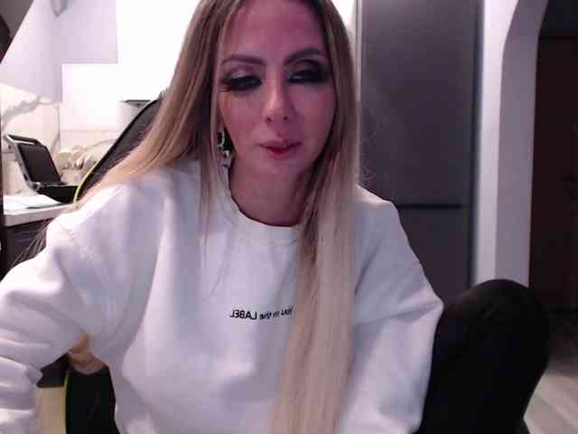 blondalina webcam