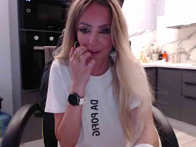 blondalina webcam