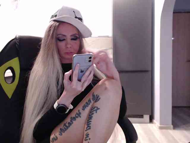 blondalina webcam