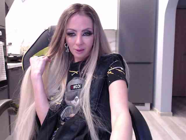 blondalina webcam