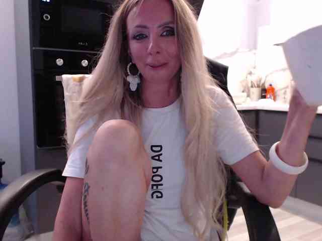 Модель: blondalina