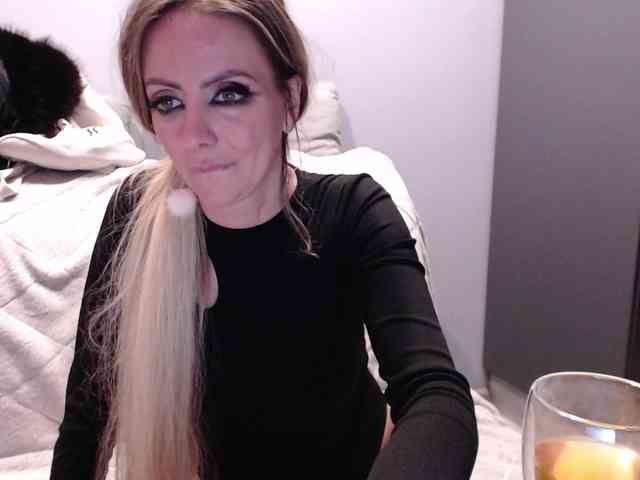 blondalina webcam