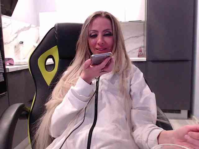blondalina webcam