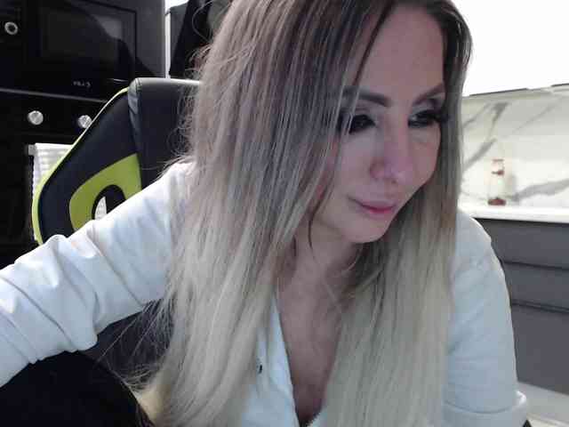 blondalina webcam