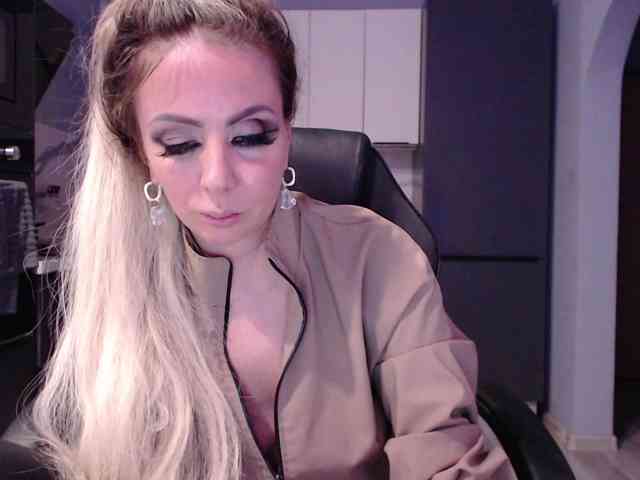 blondalina webcam