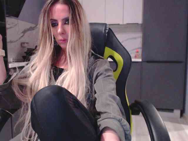 blondalina webcam
