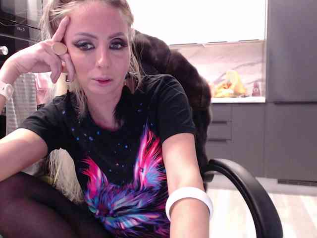 blondalina webcam