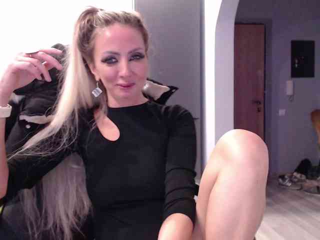 blondalina webcam