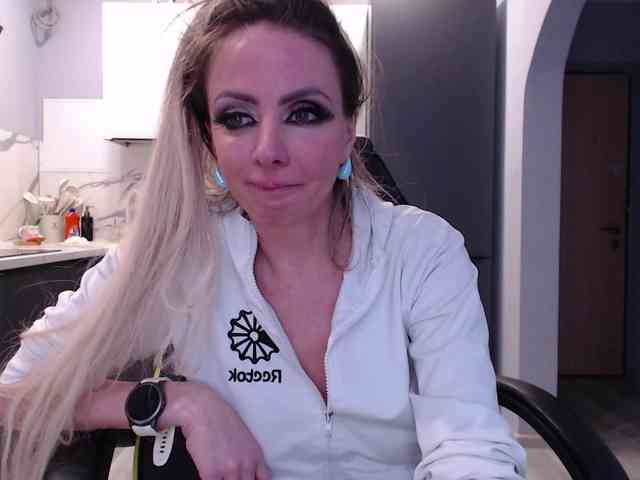 blondalina webcam