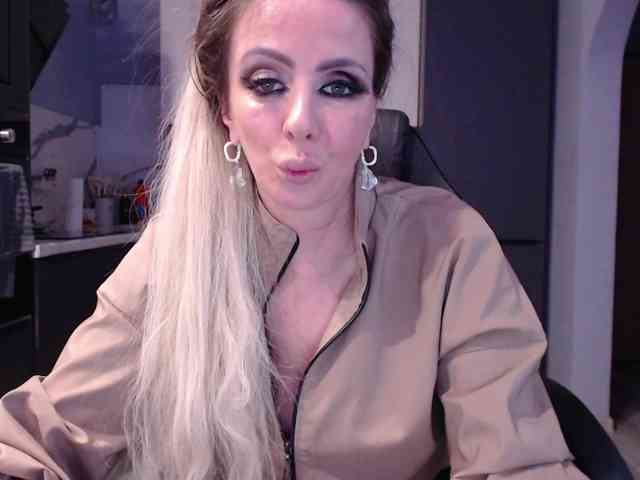 blondalina webcam