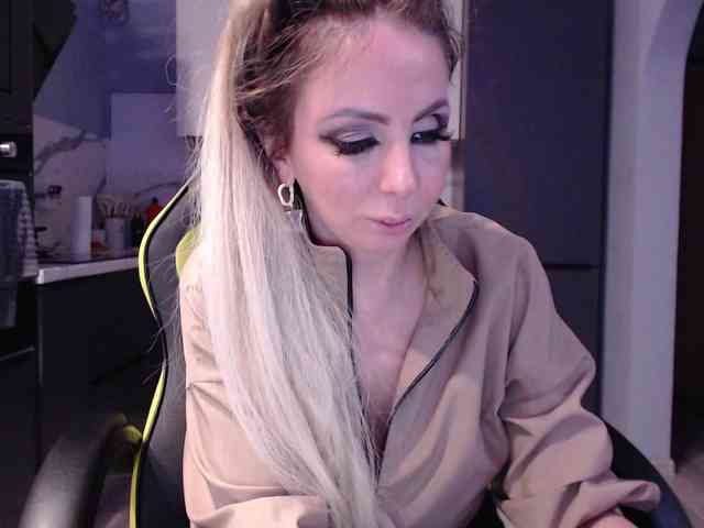blondalina webcam