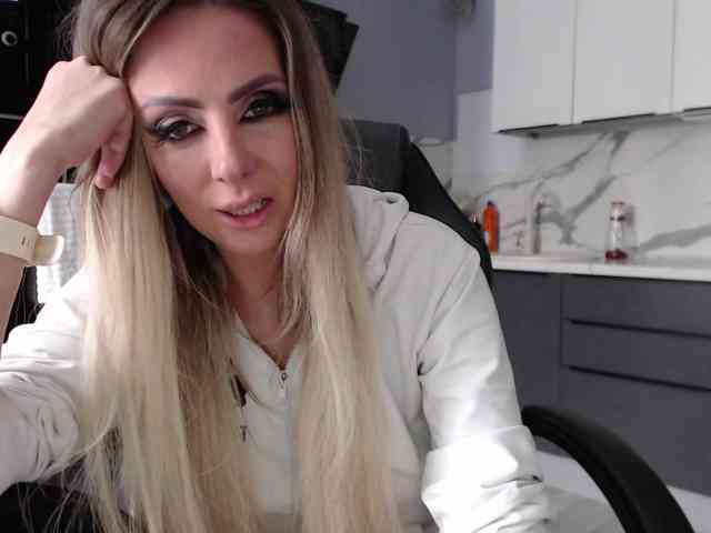 blondalina Live Webcam on BongaCams