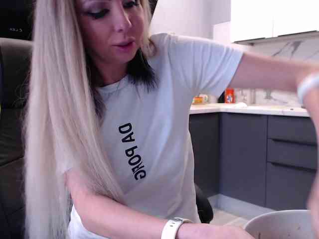 blondalina webcam