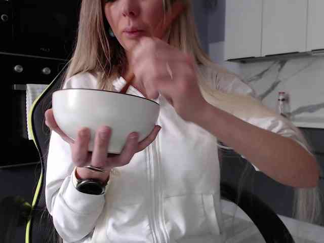 blondalina Live Webcam on BongaCams