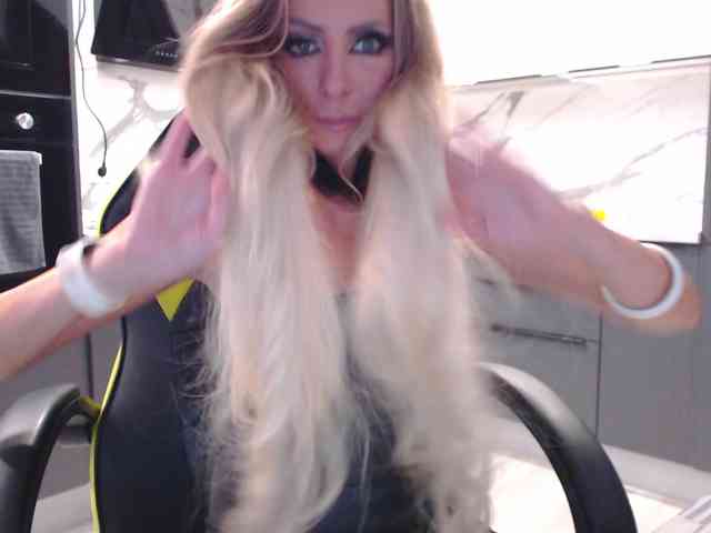 blondalina webcam