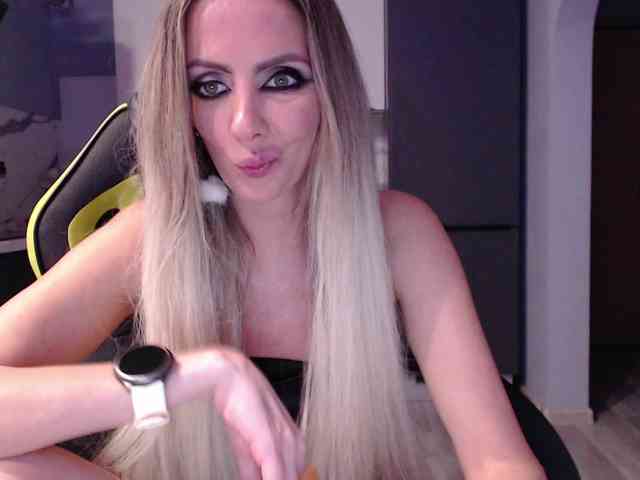 blondalina webcam