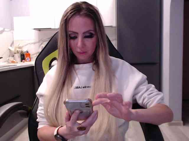 blondalina Live Webcam on BongaCams